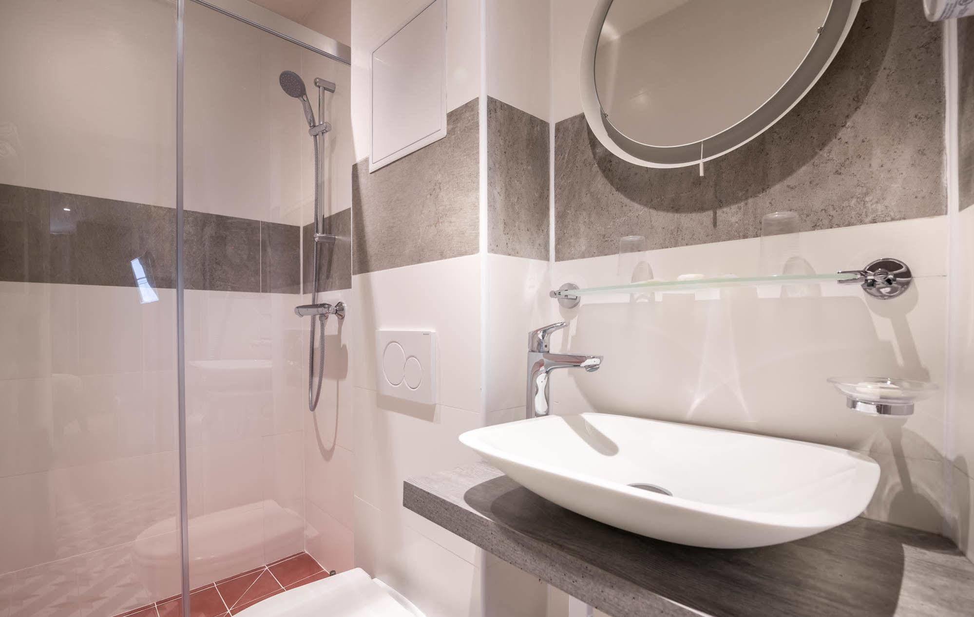 Hotel Jenner Paris Bagian luar foto