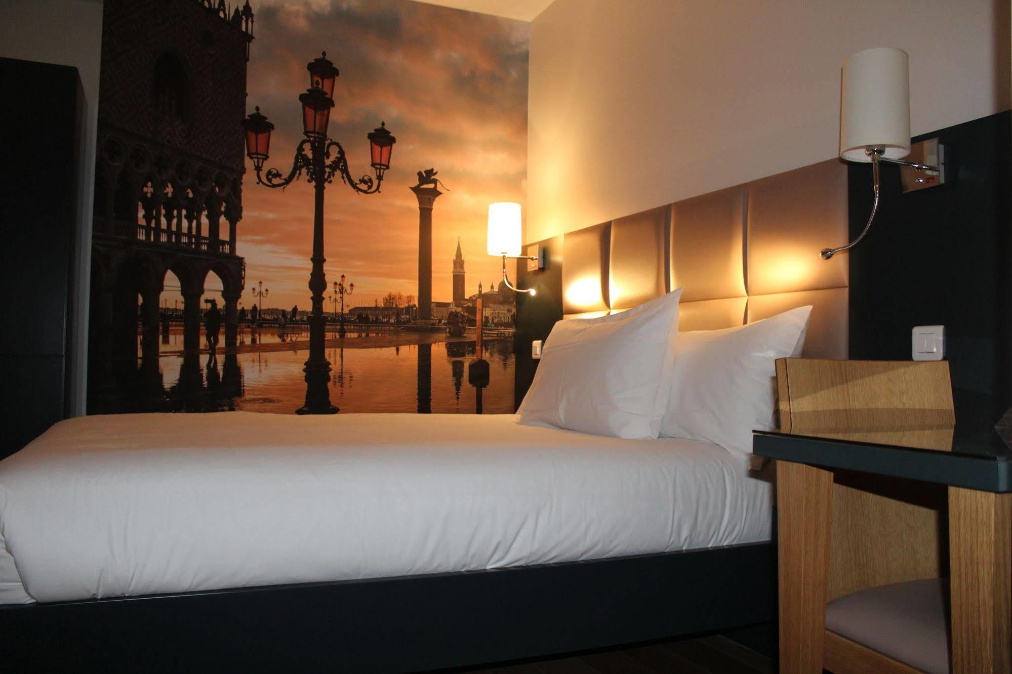 Hotel Jenner Paris Bagian luar foto